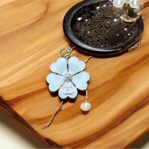 NWOT CHANEL Flower Charn